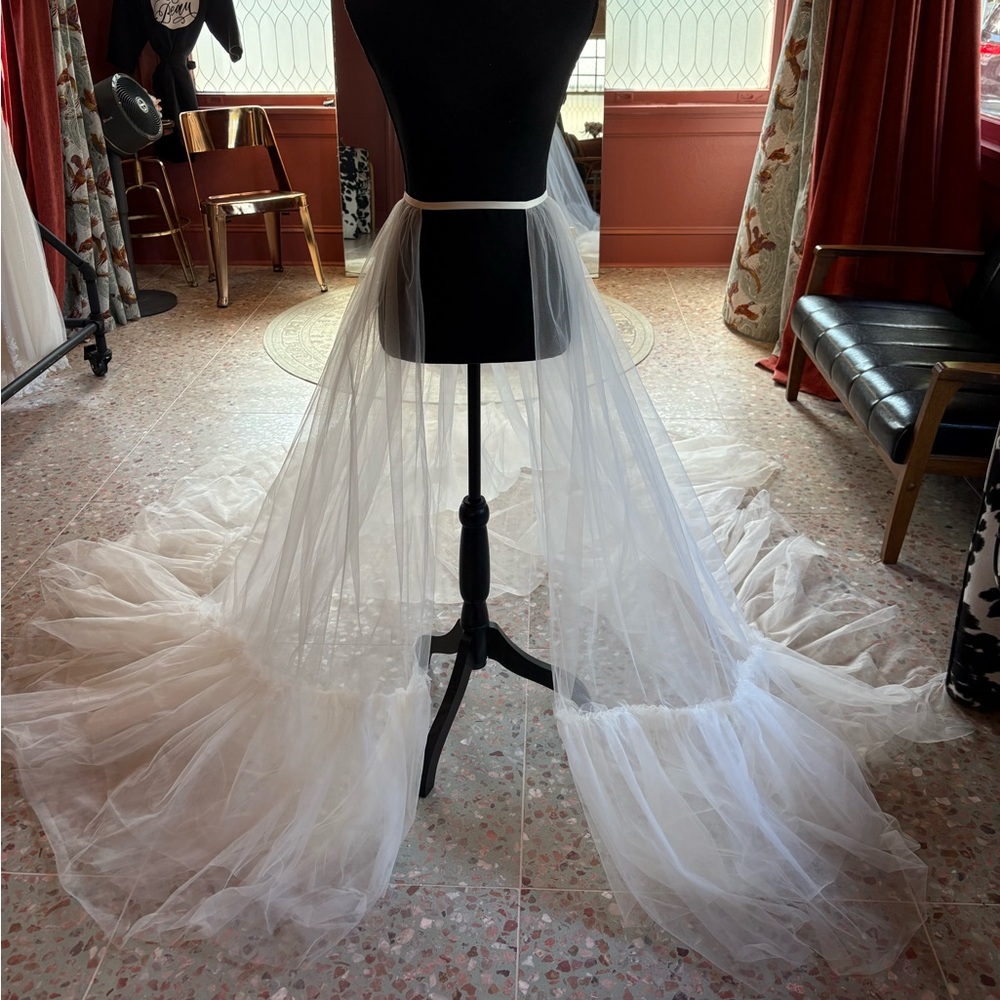 Zara Overskirt by Lillian West — designer wedding dress, size US 10